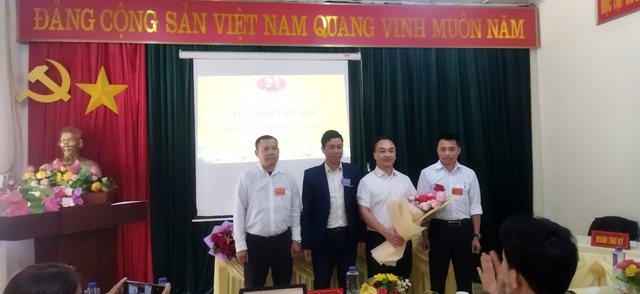 TRƯỜNG PTDTBT THCS HỪA NGÀI TỔ CHỨC THÀNH CÔNG ĐẠI HỘI CHI BỘ KHOÁ VII, NHIỆM KỲ 2025-2027