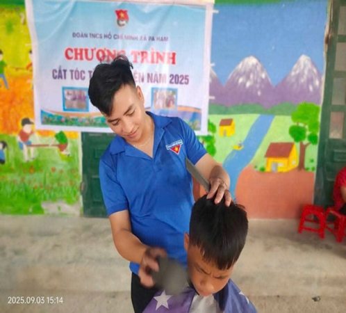 CHƯƠNG TRÌNH CẮT TÓC TÌNH NGUYỆN CHO CÁC EM HỌC SINH TẠI TRƯỜNG THCS MƯỜNG ANH
