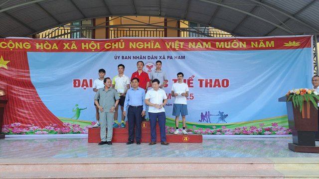 hình ảnh nhận giải